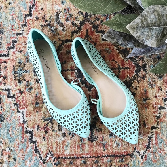 Massing Turquoise Laser Cut Pointed Toe Flats - Picture 1 of 2